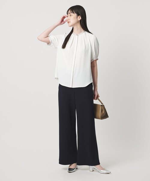 UNITED ARROWS（ユナイテッドアローズ）の「Drapy バイアス イージー パンツ ‐ウォッシャブル‐（スラックス・レディース・ブラック/ネイビー・38/36/40）」の4枚目の写真
