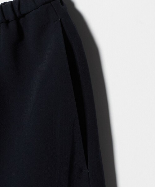 UNITED ARROWS（ユナイテッドアローズ）の「Drapy バイアス イージー パンツ ‐ウォッシャブル‐（スラックス・レディース・ブラック/ネイビー・38/36/40）」の15枚目の写真