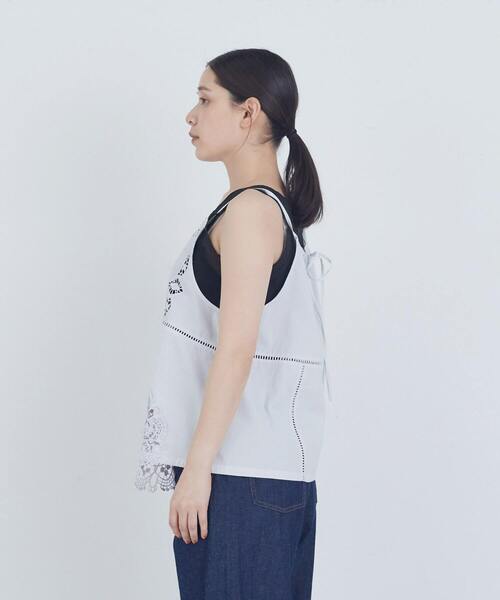 ADIEU TRISTESSE(アデュートリステス)の「ポプリン刺繍キャミソール(キャミソール・レディース・オフホワイト/ブルーグレー/ブラック・38)」の9枚目の写真