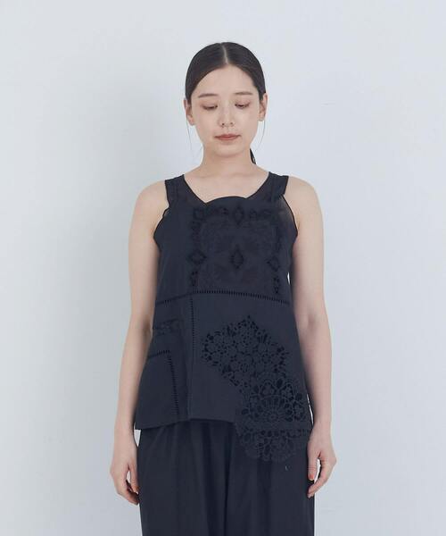 ADIEU TRISTESSE(アデュートリステス)の「ポプリン刺繍キャミソール(キャミソール・レディース・オフホワイト/ブルーグレー/ブラック・38)」の14枚目の写真