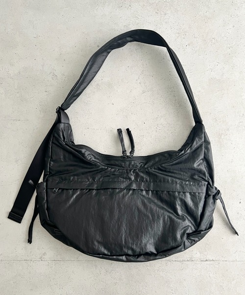 THE NORTH FACE(ザノースフェイス)の「【国内未発売】THE NORTH FACE(ザ・ノースフェイス)/軽量 大容量 シャーリング リボン ホーボーバッグ ショルダーバッグ/BONNEY SR CROSS BAG(ショルダーバッグ・レディース・ライトグレー/ブラック・FREE)」の11枚目の写真
