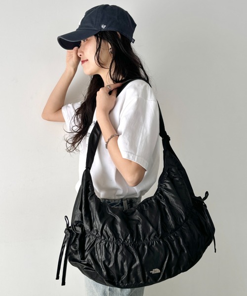THE NORTH FACE(ザノースフェイス)の「【国内未発売】THE NORTH FACE(ザ・ノースフェイス)/軽量 大容量 シャーリング リボン ホーボーバッグ ショルダーバッグ/BONNEY SR CROSS BAG(ショルダーバッグ・レディース・ライトグレー/ブラック・FREE)」の19枚目の写真