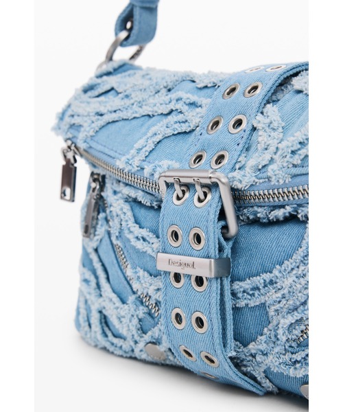 Desigual(デシグアル)の「ライトブルーデニムフレイド 刺繍スタッズショルダーバッグ(ショルダーバッグ・レディース・ブルー・FREE)」の2枚目の写真