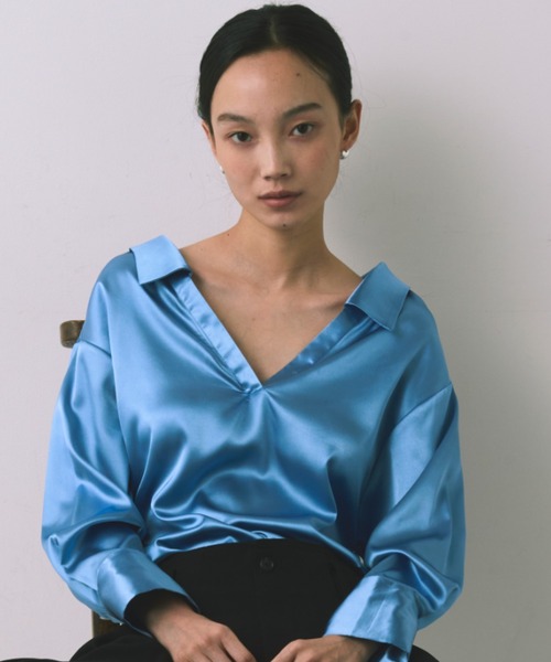 kiehtova(キエトヴァ)の「【kiehtova】EFFORTLESS V-NECK SHIRT/エフォートレスブイネックシャツ(シャツ/ブラウス・レディース・サックスブルー/ホワイト・FREE)」の2枚目の写真