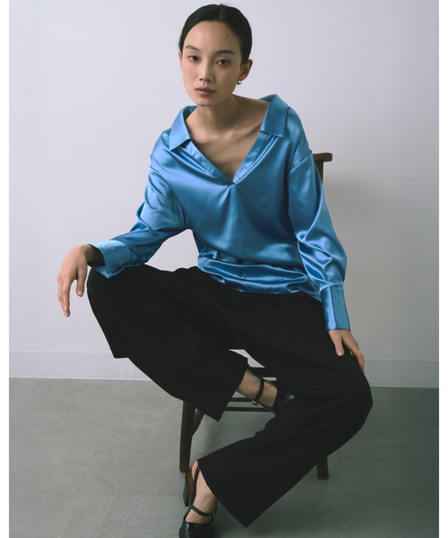 kiehtova(キエトヴァ)の「【kiehtova】EFFORTLESS V-NECK SHIRT/エフォートレスブイネックシャツ(シャツ/ブラウス・レディース・サックスブルー/ホワイト・FREE)」の4枚目の写真