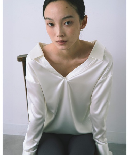 kiehtova(キエトヴァ)の「【kiehtova】EFFORTLESS V-NECK SHIRT/エフォートレスブイネックシャツ(シャツ/ブラウス・レディース・サックスブルー/ホワイト・FREE)」の9枚目の写真