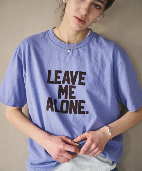 kha:ki（カーキ）の「「KHA:KI / カーキ」BOX TEE -LEAVE ME ALONE-（Tシャツ/カットソー・レディース・ホワイト/ブラック/ブルー・1）」の3枚目の写真