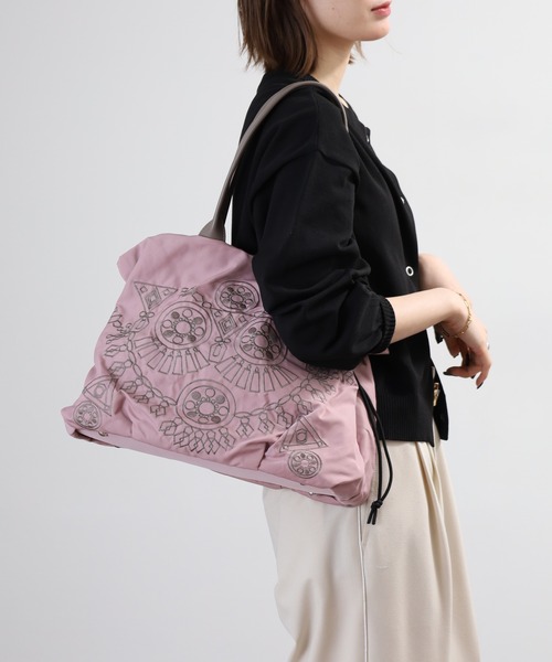 FUNALIVE(ファンアライブ)の「刺繍シボリトートBAG(トートバッグ・レディース・スモークピンク/ブラック/ベージュ・FREE)」の1枚目の写真