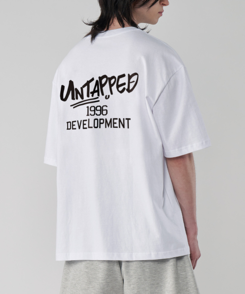 UNTAPPED STUDIO(アンタップドスタジオ)の「ディベロップメントシグネチャーピュアコットンビッグオーバーサイズ半袖Tシャツ2カラー(Tシャツ/カットソー・レディース・ブラック/ホワイト・S(90)/M(95)/L/XL)」の8枚目の写真