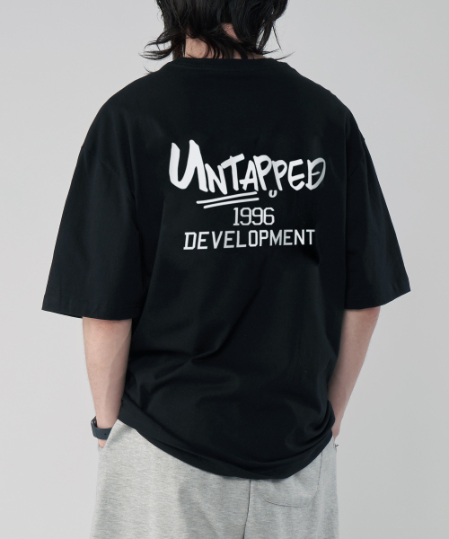 UNTAPPED STUDIO(アンタップドスタジオ)の「ディベロップメントシグネチャーピュアコットンビッグオーバーサイズ半袖Tシャツ2カラー(Tシャツ/カットソー・レディース・ブラック/ホワイト・S(90)/M(95)/L/XL)」の10枚目の写真