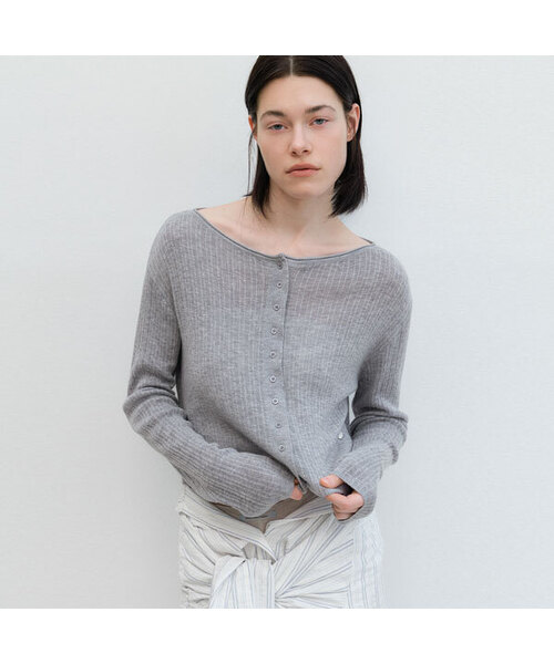 ATELIER NAIN(アトリエナイン)の「AN SHEER FRESH CROP BOAT NECK CARDIGAN (CD-2257)(カーディガン/ボレロ・レディース・アイボリー/グレー/ラベンダー・FREE)」の1枚目の写真