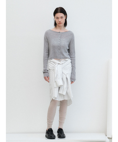 ATELIER NAIN(アトリエナイン)の「AN SHEER FRESH CROP BOAT NECK CARDIGAN (CD-2257)(カーディガン/ボレロ・レディース・アイボリー/グレー/ラベンダー・FREE)」の4枚目の写真