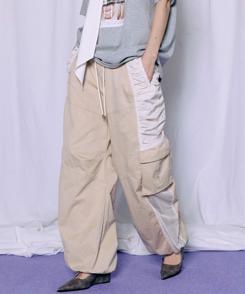 MAISON SPECIAL（メゾンスペシャル）の「【2026SUMMER PRE-ORDER】Bicolor Cargo Pants/バイカラーカーゴパンツ（カーゴパンツ・レディース・ホワイト/カーキ/ブラック・36/38）」の2枚目の写真