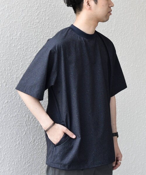 SHIPS any(シップス エニィ)の「SHIPS any:〈撥水/軽量/ストレッチ〉SOLOTEX(R) シアサッカー スピンドル Tシャツ ◇(Tシャツ/カットソー・メンズ・チャコールグレー/ブラック/キャメル/ダークブルー/ネイビー・LARGE/MEDIUM/SMALL)」の4枚目の写真