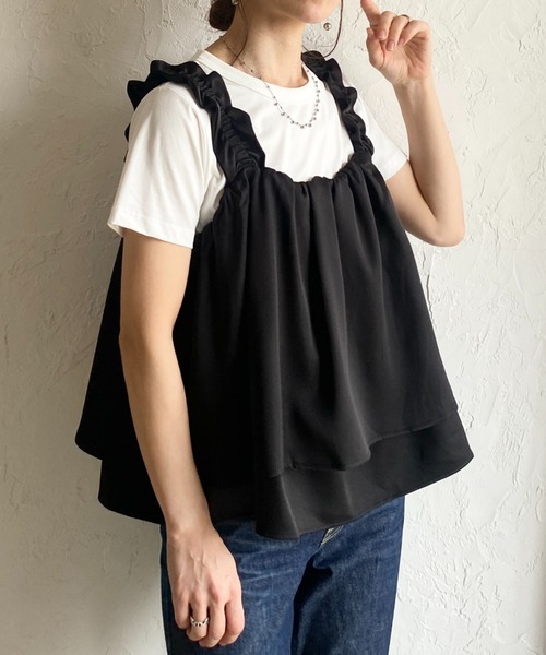 She's Closet(シーズクローゼット)の「肩フリル ギャザー レイヤード キャミソールビスチェ(ベスト・レディース・チャコールグレー/ブラック/ブラウン・FREE)」の4枚目の写真