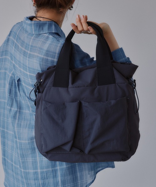210nouve(トゥージュヌーブ)の「フロントポケット ナイロン 2WAY バッグ(トートバッグ・レディース・アイボリー/ネイビー/ブラック/チャコールグレー/ブラウン・FREE)」の3枚目の写真