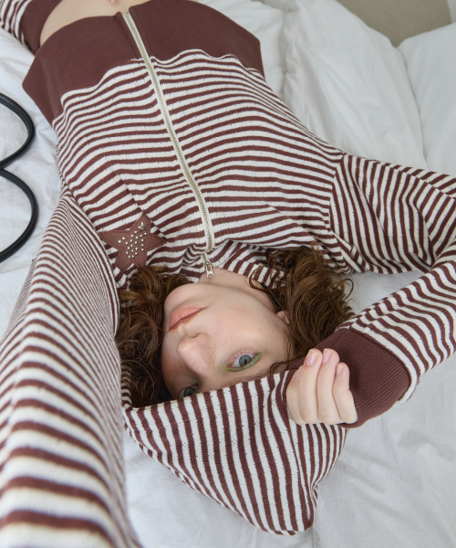 LETERIE（レテリー）の「STRIPE STAR HOOD ZIP-UP_BROWN（パーカー・レディース・ブラウン・FREE）」の3枚目の写真