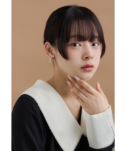 niana(ニアナ)の「パールフラワーイヤリング ゴールド シルバー 結婚式 二次会 同窓会 成人式 パーティー お呼ばれ オケージョン フォーマル(イヤリング・レディース・シルバー/ゴールド・FREE)」の3枚目の写真