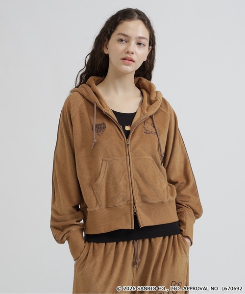 AVIREX（アヴィレックス）の「《AVIREX×HELLO KITTY》PILE PARKA（パーカー・レディース・ライトブラウン/ネイビー・S/M）」の8枚目の写真