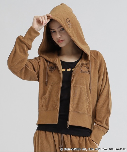 AVIREX（アヴィレックス）の「《AVIREX×HELLO KITTY》PILE PARKA（パーカー・レディース・ライトブラウン/ネイビー・S/M）」の6枚目の写真