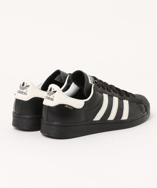 adidas Originals（アディダスオリジナルス）の「【adidas Originals】KI7819 SUPERSTAR 82 GTX（スニーカー・メンズ・ブラック・28/28.5/27/27.5/26.5）」の2枚目の写真