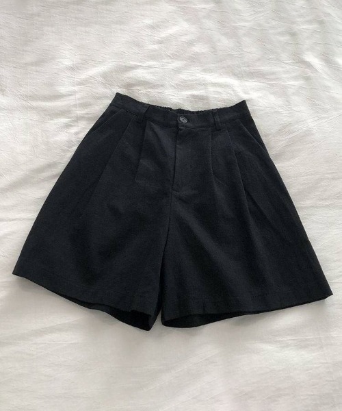 &soiree(アンドソワレ)の「リネンライク2タックハーフパンツ(その他パンツ・レディース・ダークグリーン/アイボリー/ブラック/ブラウン・MEDIUM/LARGE/X-LARGE)」の2枚目の写真