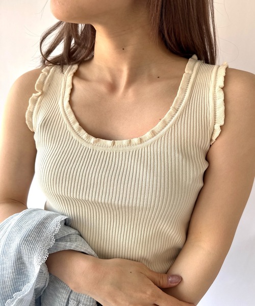 Port（ポート）の「【 New market 】 ラウンド フリル ニット タンクトップ（タンクトップ・レディース・ブラック/サックスブルー/ベージュ/ホワイト/グリーン/ピンク・FREE）」の3枚目の写真