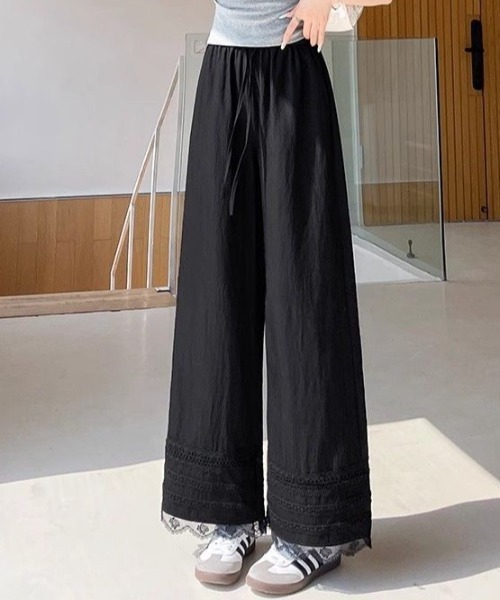 AMAJI(アマジ)の「裾レース ストレートワイドパンツ(その他パンツ・レディース・カーキ/ブラック・MEDIUM/LARGE/X-LARGE)」の2枚目の写真