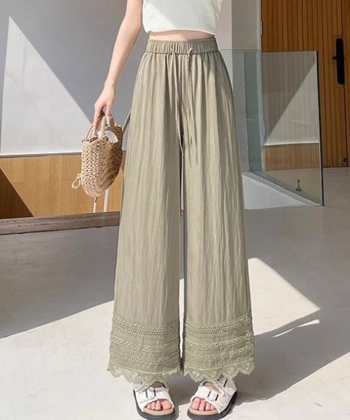 AMAJI(アマジ)の「裾レース ストレートワイドパンツ(その他パンツ・レディース・カーキ/ブラック・MEDIUM/LARGE/X-LARGE)」の3枚目の写真