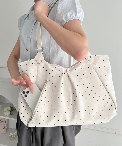 Loueme(ルエム)の「ドットショルダートートバッグ(ショルダーバッグ・レディース・ホワイト/ブラック/ライトブルー・FREE)」の5枚目の写真