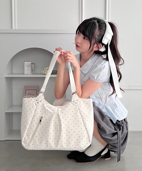 Loueme(ルエム)の「ドットショルダートートバッグ(ショルダーバッグ・レディース・ホワイト/ブラック/ライトブルー・FREE)」の8枚目の写真