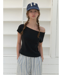 Anni off shoulder half t-shirt (black)