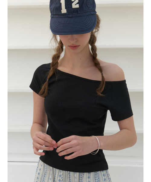 RE_L(リエル)の「Anni off shoulder half t-shirt (black)(Tシャツ/カットソー・レディース・その他・FREE)」の2枚目の写真