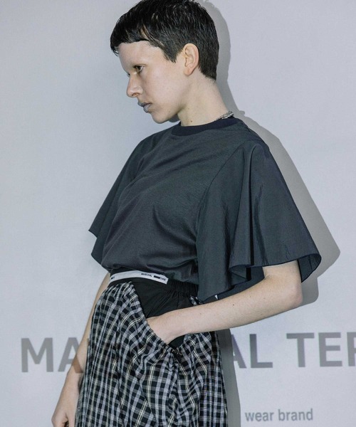 MARECHAL TERRE(マルシャルテル)の「【接触冷感/撥水加工/花粉防止】フロントタックTシャツ(Tシャツ/カットソー・レディース・ブラック/オフホワイト/チャコールグレー/グリーン・MEDIUM)」の3枚目の写真