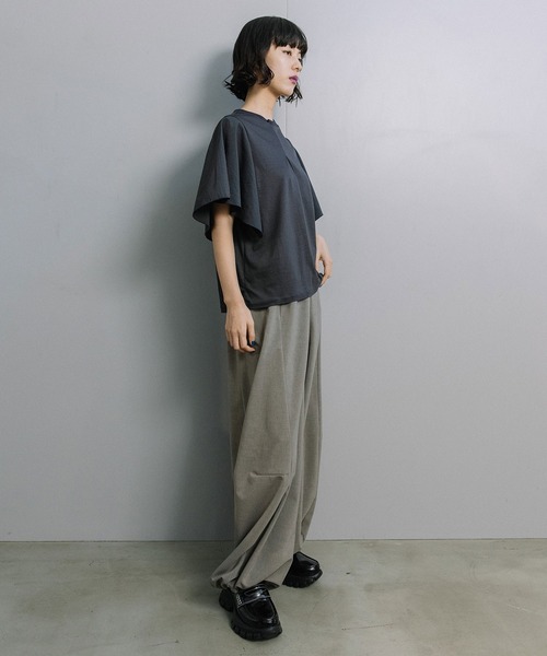MARECHAL TERRE(マルシャルテル)の「【接触冷感/撥水加工/花粉防止】フロントタックTシャツ(Tシャツ/カットソー・レディース・ブラック/オフホワイト/チャコールグレー/グリーン・MEDIUM)」の18枚目の写真