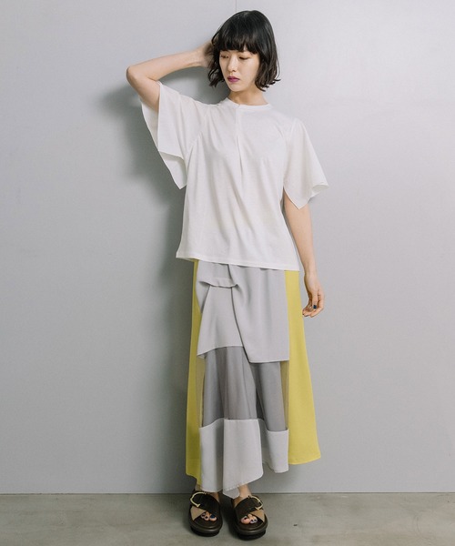 MARECHAL TERRE(マルシャルテル)の「【接触冷感/撥水加工/花粉防止】フロントタックTシャツ(Tシャツ/カットソー・レディース・ブラック/オフホワイト/チャコールグレー/グリーン・MEDIUM)」の5枚目の写真