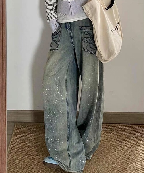 AVYL（アヴィル）の「ポケットギミックステッチワイドバギーパンツ/ヴィンテージラインストーン刺繍カーブワイドデニムパンツ（デニムパンツ・レディース・サックスブルー・S/M/L）」の3枚目の写真