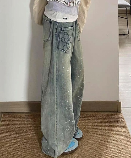 AVYL（アヴィル）の「ポケットギミックステッチワイドバギーパンツ/ヴィンテージラインストーン刺繍カーブワイドデニムパンツ（デニムパンツ・レディース・サックスブルー・S/M/L）」の4枚目の写真