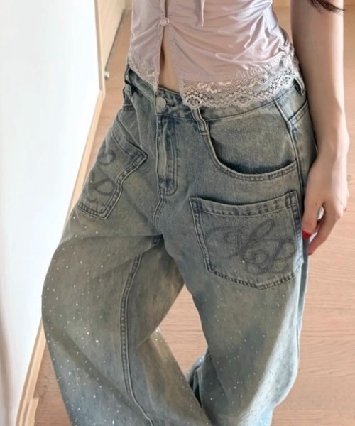 AVYL（アヴィル）の「ポケットギミックステッチワイドバギーパンツ/ヴィンテージラインストーン刺繍カーブワイドデニムパンツ（デニムパンツ・レディース・サックスブルー・S/M/L）」の10枚目の写真