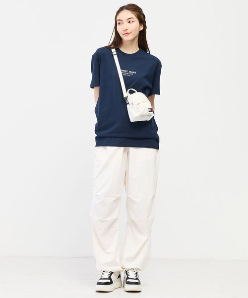 tommy jeans（トミー ジーンズ）の「【オンライン限定】 エッセンシャルロゴストラップクロスボディバッグ（ボディバッグ/ウエストポーチ・レディース・ホワイト/マルチ・FREE）」の5枚目の写真