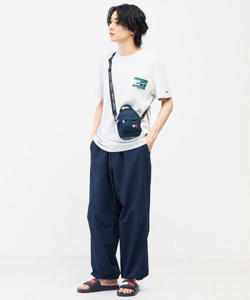 tommy jeans（トミー ジーンズ）の「【オンライン限定】 エッセンシャルロゴストラップクロスボディバッグ（ボディバッグ/ウエストポーチ・レディース・ホワイト/マルチ・FREE）」の14枚目の写真