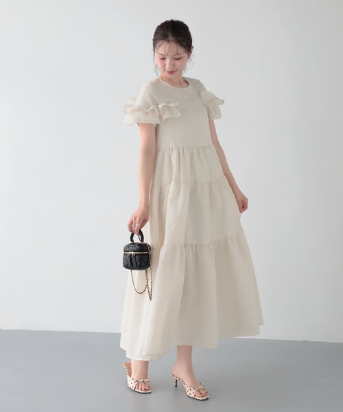 Fit more(フィットモア)の「ジャガード袖フリルティアードワンピース(ワンピース・レディース・ピンク/ブルー/クリーム・LONG/SHORT)」の2枚目の写真