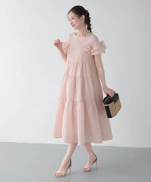 Fit more(フィットモア)の「ジャガード袖フリルティアードワンピース(ワンピース・レディース・ピンク/ブルー/クリーム・LONG/SHORT)」の7枚目の写真