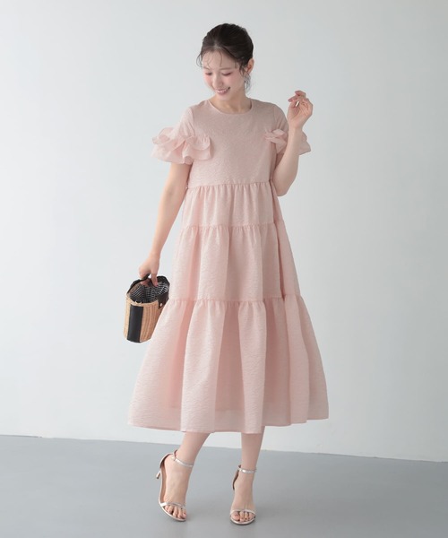 Fit more(フィットモア)の「ジャガード袖フリルティアードワンピース(ワンピース・レディース・ピンク/ブルー/クリーム・LONG/SHORT)」の8枚目の写真