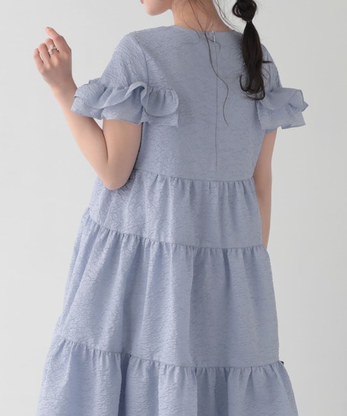 Fit more(フィットモア)の「ジャガード袖フリルティアードワンピース(ワンピース・レディース・ピンク/ブルー/クリーム・LONG/SHORT)」の15枚目の写真