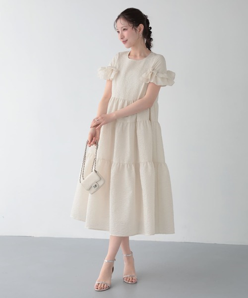 Fit more(フィットモア)の「ジャガード袖フリルティアードワンピース(ワンピース・レディース・ピンク/ブルー/クリーム・LONG/SHORT)」の19枚目の写真