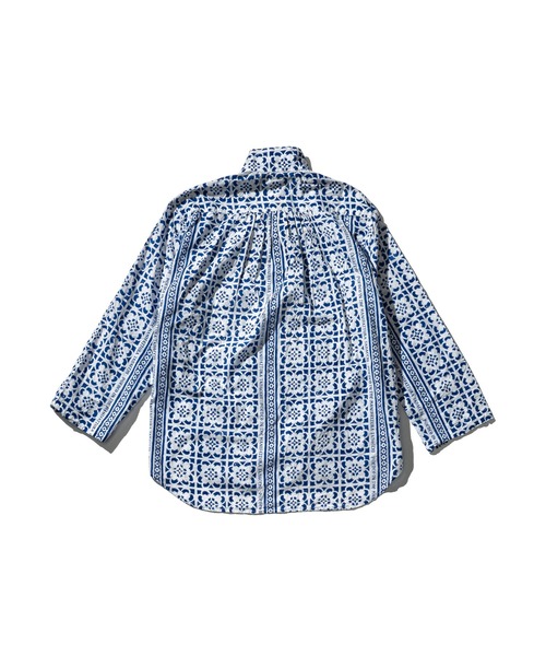PUEBCO(プエブコ)の「PULLOVER SHIRT: TILE PRINT(シャツ/ブラウス・メンズ・ブルー系その他・MEDIUM/LARGE)」の2枚目の写真