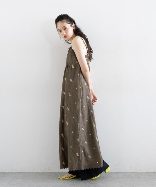 RAGEBLUE（レイジブルー）の「フラワー刺繍キャミワンピース（ワンピース・レディース・ブラック系/ブラウン系・FREE）」の4枚目の写真