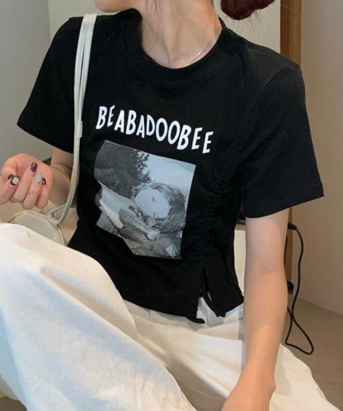 Lips(リップス)の「サイドドローコードでシルエット自在♪トレンド感たっぷりのフォトプリントTシャツ(Tシャツ/カットソー・レディース・ホワイト/グレー/ブラック・FREE)」の16枚目の写真