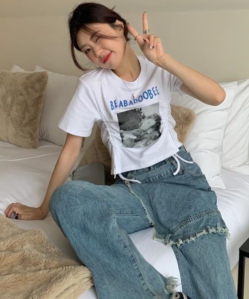 Lips(リップス)の「サイドドローコードでシルエット自在♪トレンド感たっぷりのフォトプリントTシャツ(Tシャツ/カットソー・レディース・ホワイト/グレー/ブラック・FREE)」の12枚目の写真